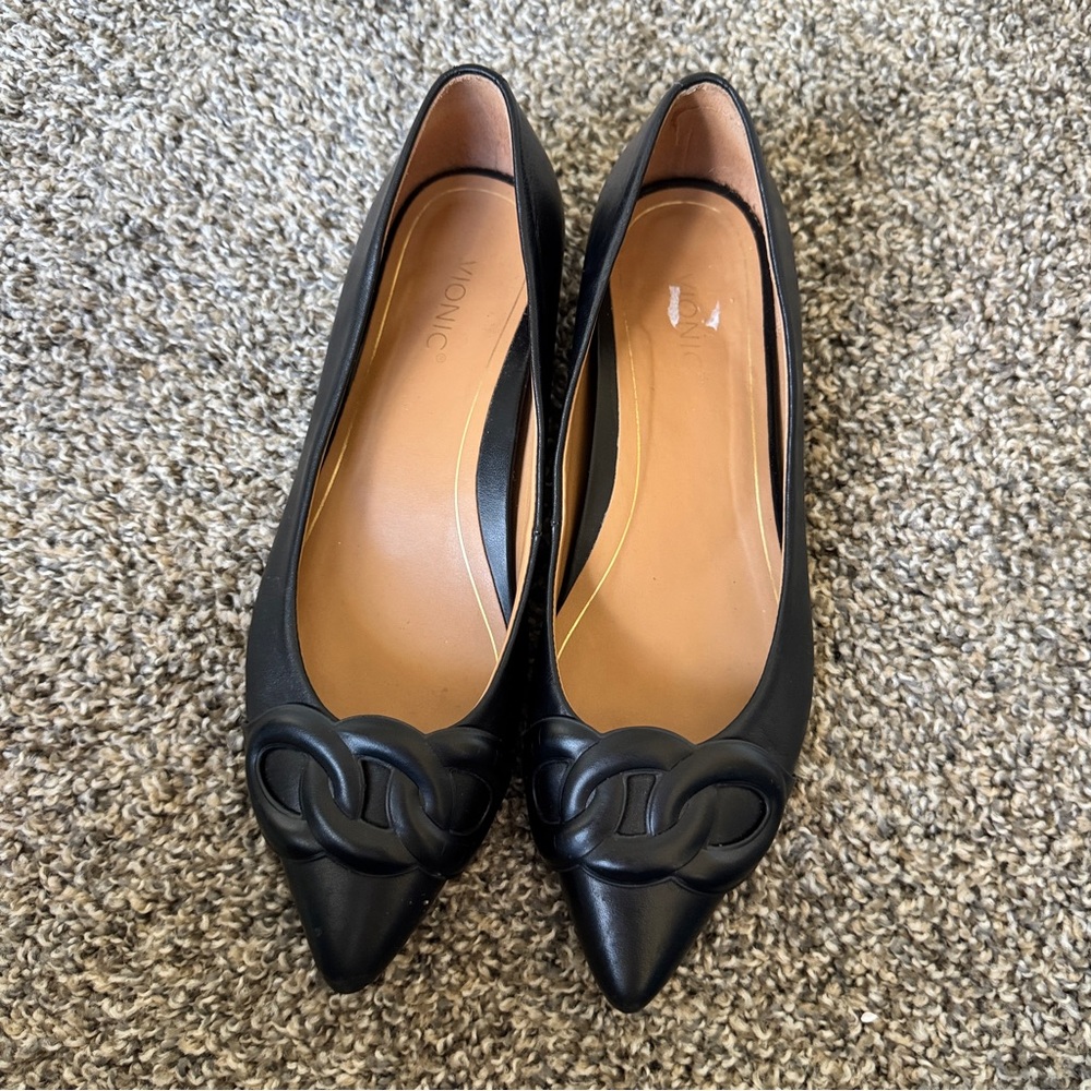 Vionic Black Leather Pointed Toe Slip On Flats Womens 8.5 Classic Comfort Shoes